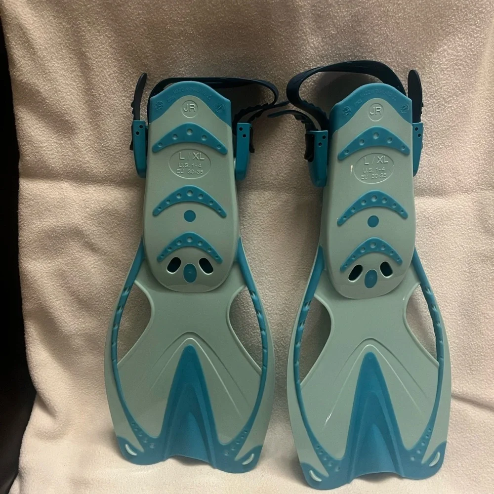 Speedo Aqua and Gray Swim Fins